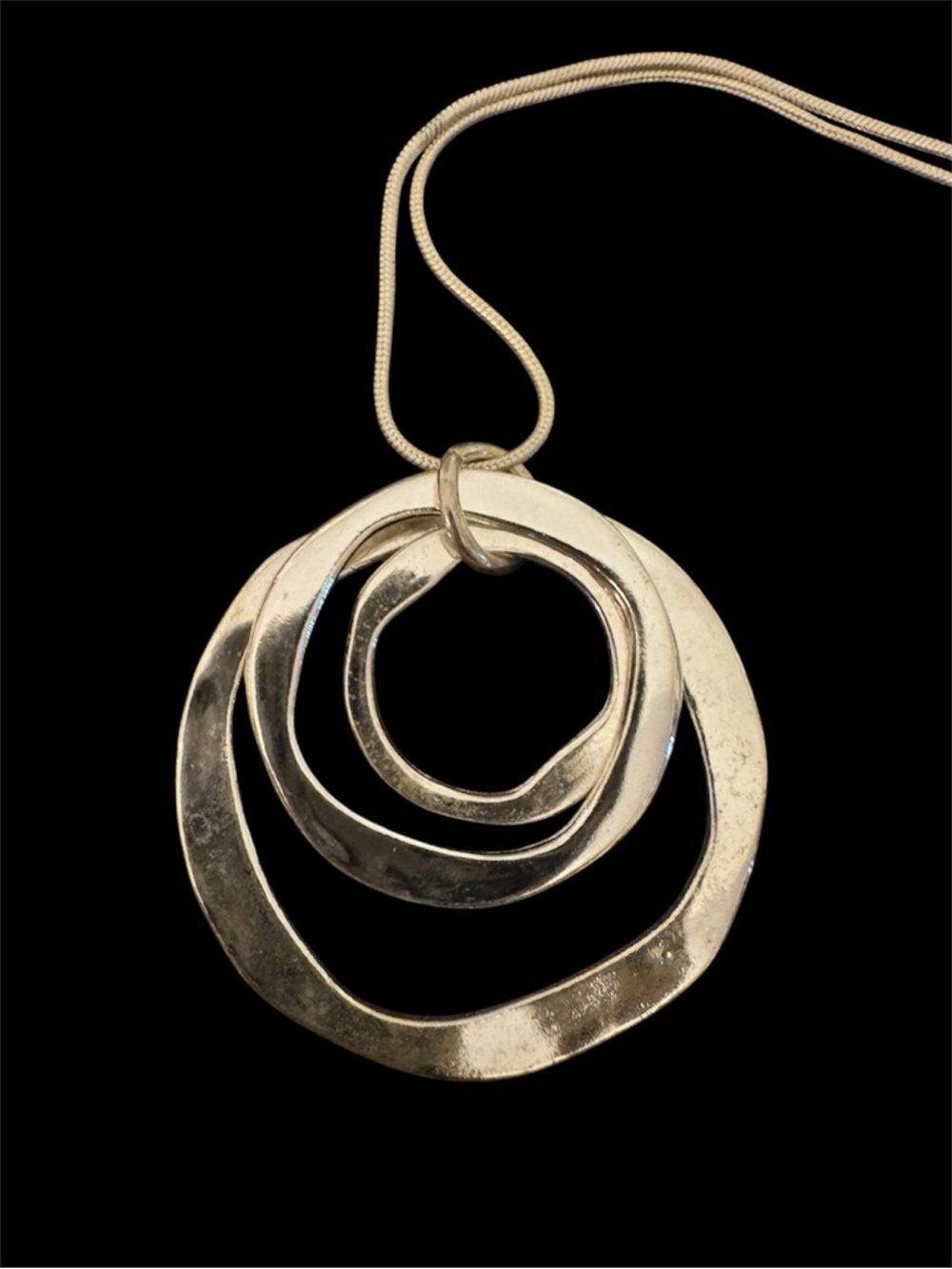 Women’s Silver-Tone Layered Circle Pendant Necklace  pre-owned. 26” length. EUC